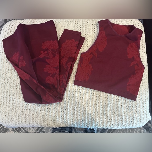 Fabletics Burgundy Floral Leggings and Top Set - Picture 1 of 3